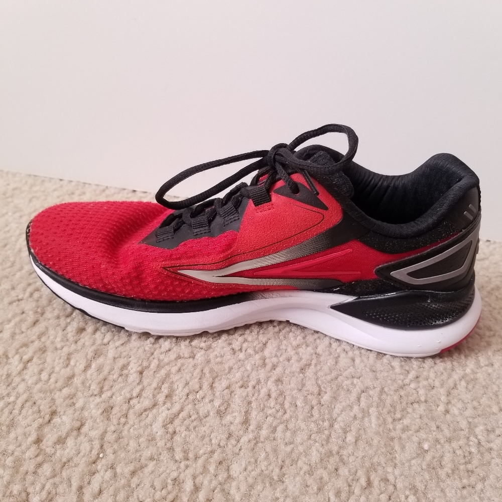 Men's FILA Red and Black Tennis Shoes - Picture 7 of 16